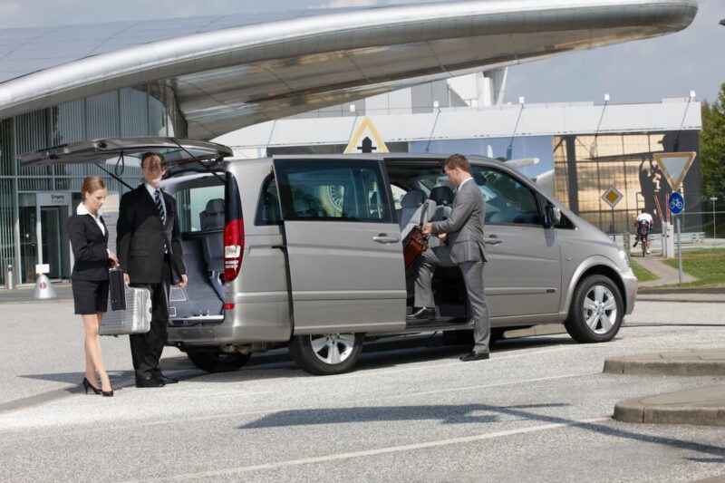 Benefits of Using Minibus for Airport Transportation